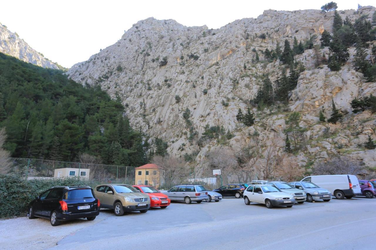 Apartments With A Parking Space Omis - 4327 Exterior photo