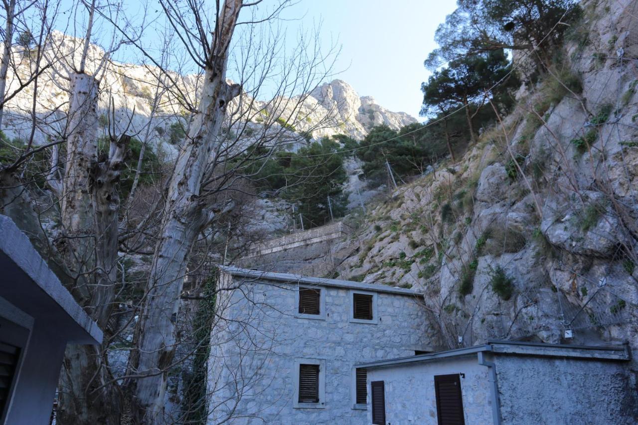 Apartments With A Parking Space Omis - 4327 Exterior photo
